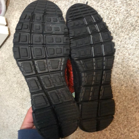 Woman’s weatherproof Nike’s - Picture 4 of 4